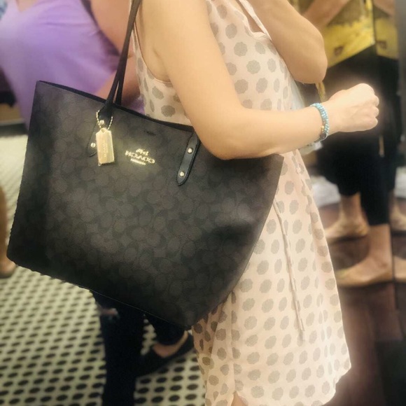Coach Town Tote In Signature Canvas Black/Brown - Picture 2 of 8